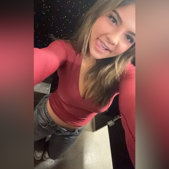 Meet your Posher, Lilyana - Picture 3 of 3